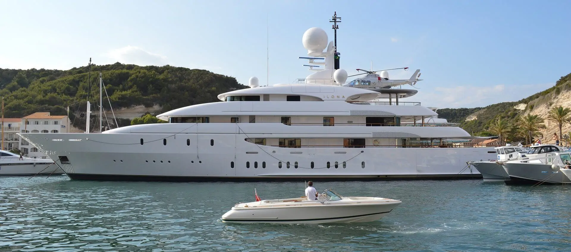Advantages and disadvantages of living on a yacht