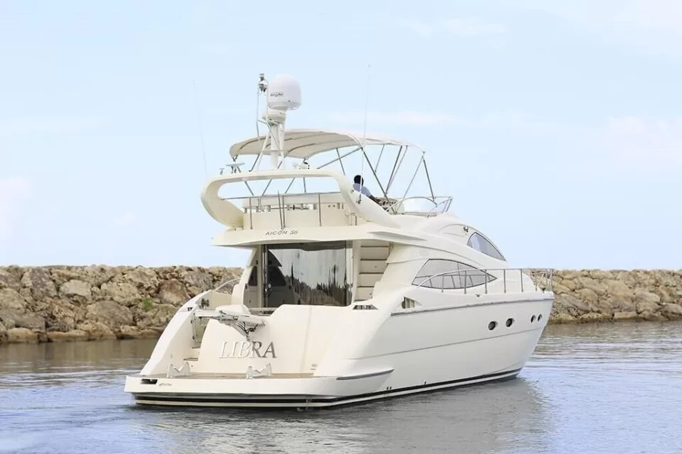 Motor yacht Aicon 56