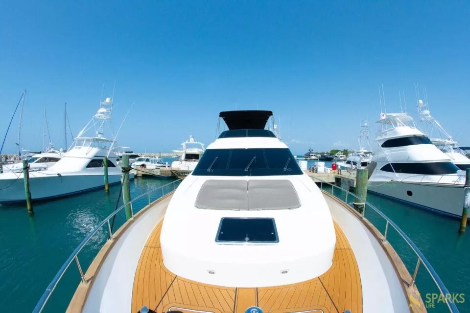 Motor yacht Azimut 70