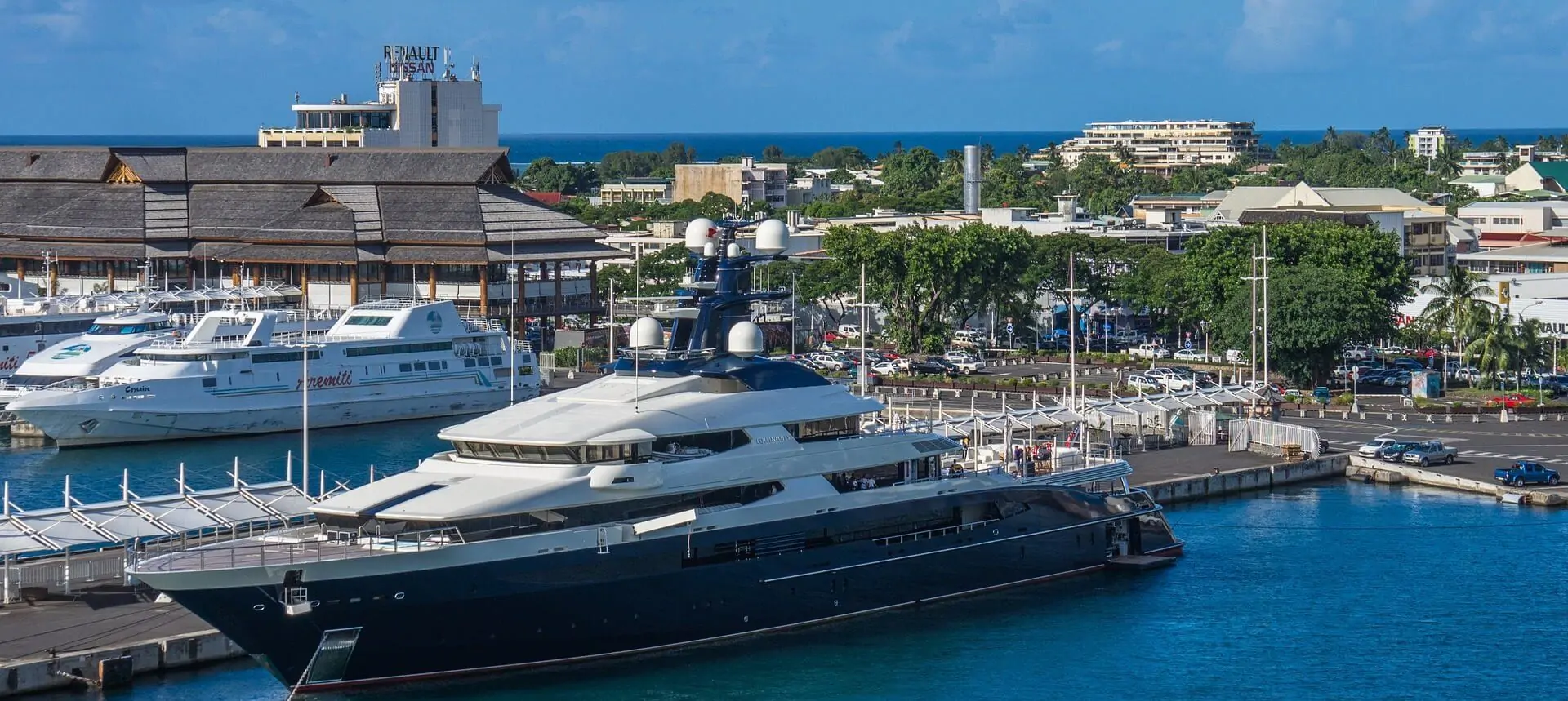 Order a yacht in Tahiti