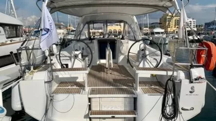 sailing yacht Oceanis 38.1