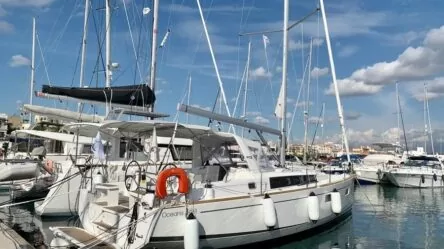 Sailing yacht Oceanis 38.1