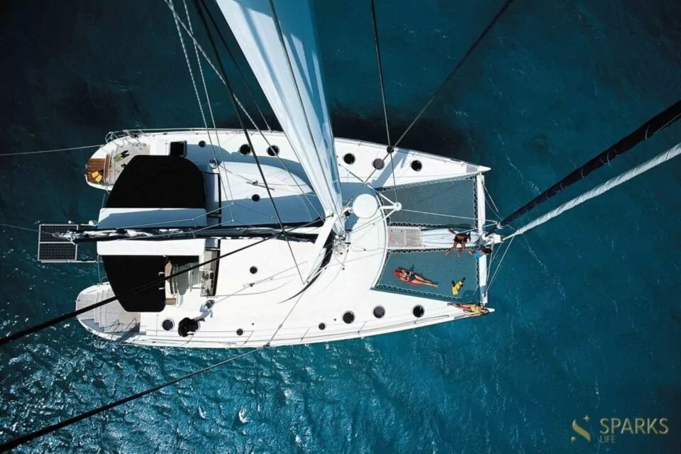 Rent a cabin on the yacht Eleuthera 60