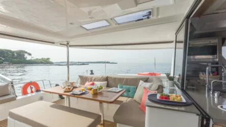Sailing catamaran Lounge