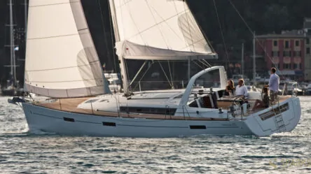 Sailing yacht Oceanis 45