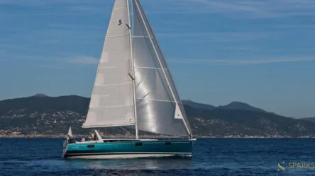 Sailing yacht Oceanis 48