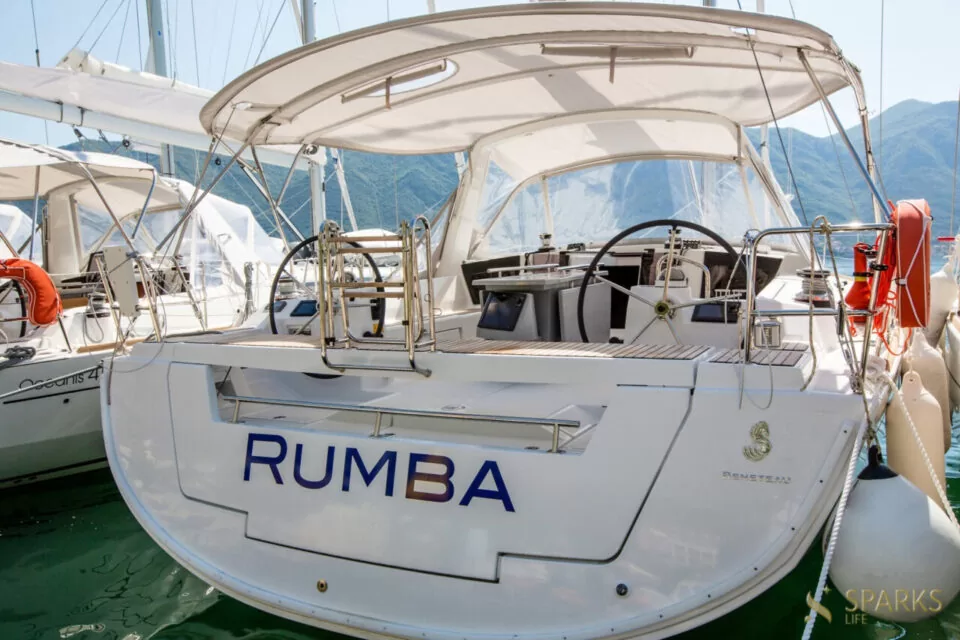 Парусная яхта Rumba