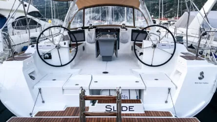 Sailing yacht Slide