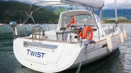 Парусная яхта Twist