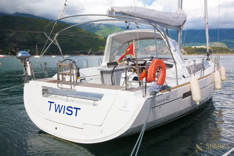 Sailing yacht Twist
